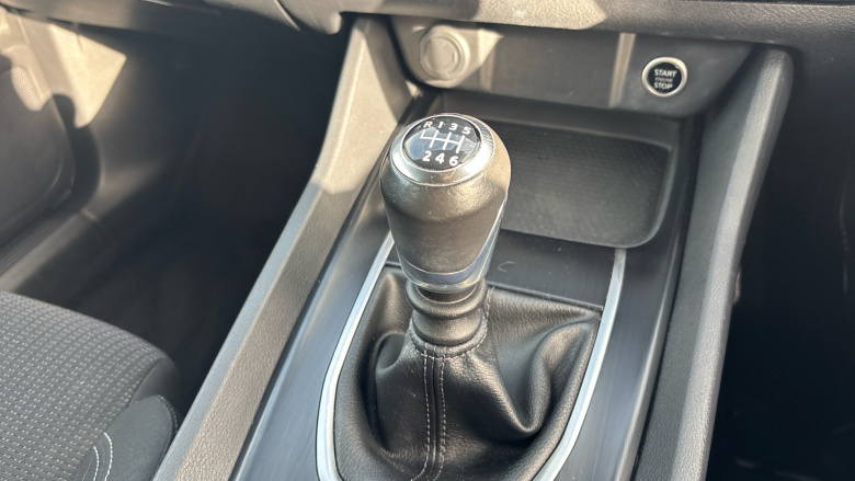 Nissan Qashqai 1.3 DiG-T MH Acenta Premium 5dr Petrol Hatchback